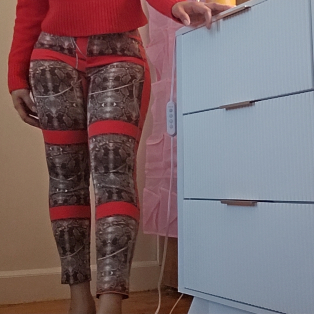 Chic Red and Black Patterned Women's Leggings